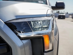 Toyota Tundra 4WD SR5 CrewMax 5.5' Bed (Natl) 2026