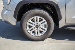 Toyota Tundra 4WD SR5 CrewMax 5.5' Bed (Natl) 2026