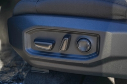 Toyota Tundra 4WD SR5 CrewMax 5.5' Bed (Natl) 2026