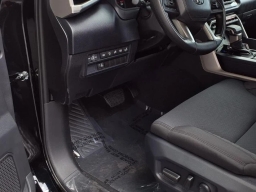 Toyota Tundra 4WD SR5 CrewMax 5.5' Bed (Natl) 2026