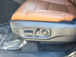 Toyota Tundra 4WD 1794 Edition Hybrid CrewMax 5.5' Bed (Natl) 2026