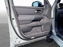 Toyota Tundra 4WD Platinum CrewMax 5.5' Bed (Natl) 2026