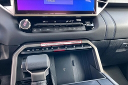 Toyota Tundra 4WD Platinum CrewMax 5.5' Bed (Natl) 2026