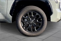 Toyota Tundra 4WD Platinum CrewMax 5.5' Bed (Natl) 2026