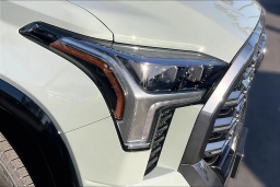 Toyota Tundra 4WD Platinum CrewMax 5.5' Bed (Natl) 2026