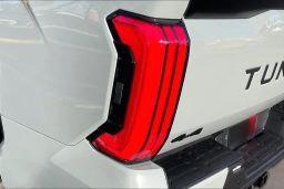 Toyota Tundra 4WD Platinum CrewMax 5.5' Bed (Natl) 2026