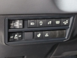 Toyota Tundra 4WD Platinum CrewMax 5.5' Bed (Natl) 2026