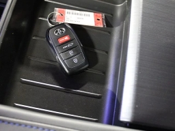 Toyota Tundra 4WD Platinum CrewMax 5.5' Bed (Natl) 2026