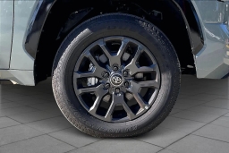 Toyota Tundra 4WD Platinum CrewMax 5.5' Bed (Natl) 2026