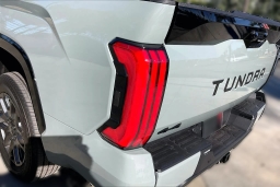 Toyota Tundra 4WD Platinum CrewMax 5.5' Bed (Natl) 2026