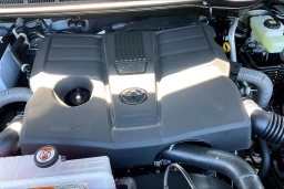 Toyota Tundra 4WD Platinum CrewMax 5.5' Bed (Natl) 2026