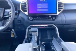 Toyota Tundra 4WD Platinum CrewMax 5.5' Bed (Natl) 2026