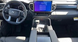 Toyota Tundra 4WD Platinum CrewMax 5.5' Bed (Natl) 2026