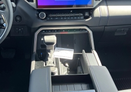 Toyota Tundra 4WD Platinum CrewMax 5.5' Bed (Natl) 2026