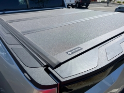 Toyota Tundra 4WD Platinum CrewMax 5.5' Bed (Natl) 2026