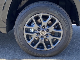 Toyota Tundra 4WD Platinum Hybrid CrewMax 5.5' Bed (Natl) 2026