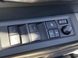 Toyota Tundra 4WD Platinum Hybrid CrewMax 5.5' Bed (Natl) 2026