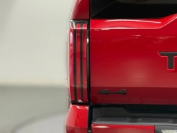 Toyota Tundra 4WD Platinum Hybrid CrewMax 5.5' Bed (Natl) 2026