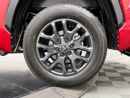 Toyota Tundra 4WD Platinum Hybrid CrewMax 5.5' Bed (Natl) 2026