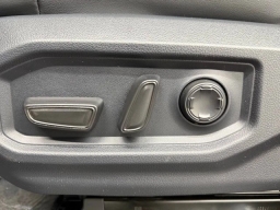 Toyota Tundra 4WD Platinum Hybrid CrewMax 5.5' Bed (Natl) 2026