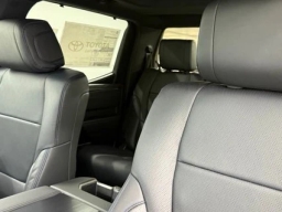 Toyota Tundra 4WD Platinum Hybrid CrewMax 5.5' Bed (Natl) 2026