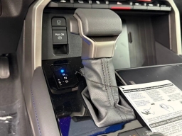 Toyota Tundra 4WD Platinum Hybrid CrewMax 5.5' Bed (Natl) 2026