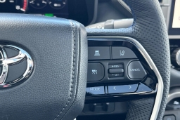 Toyota Tundra 4WD Platinum Hybrid CrewMax 5.5' Bed (Natl) 2026