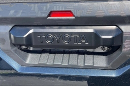 Toyota Tundra 4WD TRD Pro Hybrid CrewMax 5.5' Bed (Natl) 2026