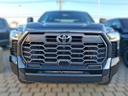 Toyota Tundra 4WD Platinum CrewMax 5.5' Bed (Natl) 2026