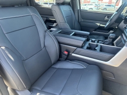 Toyota Tundra 4WD Limited CrewMax 5.5' Bed (Natl) 2026