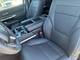 Toyota Tundra 4WD Limited CrewMax 5.5' Bed (Natl) 2026