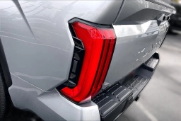 Toyota Tundra 4WD Limited CrewMax 5.5' Bed (Natl) 2026