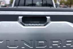 Toyota Tundra 4WD Limited CrewMax 5.5' Bed (Natl) 2026