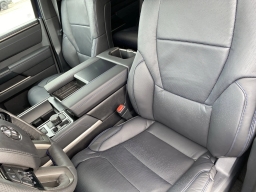 Toyota Sequoia Platinum 4WD (Natl) 2026