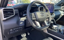 Toyota Sequoia Platinum 4WD (Natl) 2026