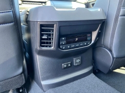 Toyota Sequoia Platinum 4WD (Natl) 2026