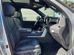 Toyota Sequoia Platinum 4WD (Natl) 2026