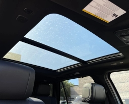 Toyota Sequoia Platinum 4WD (Natl) 2026