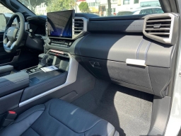 Toyota Sequoia Platinum 4WD (Natl) 2026