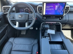 Toyota Sequoia Platinum 4WD (Natl) 2026