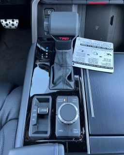 Toyota Sequoia Platinum 4WD (Natl) 2026