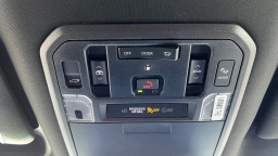 Toyota Sequoia Platinum 4WD (Natl) 2026