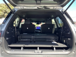 Toyota Sequoia Platinum 4WD (Natl) 2026