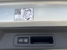 Toyota Sequoia Platinum 4WD (Natl) 2026