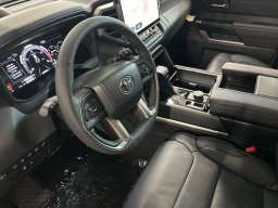 Toyota Sequoia Platinum 4WD (Natl) 2026