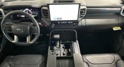 Toyota Sequoia Platinum 4WD (Natl) 2026