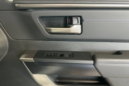 Toyota Sequoia Platinum 4WD (Natl) 2026