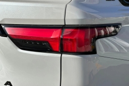 Toyota Sequoia Platinum 4WD (Natl) 2026