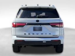 Toyota Sequoia Platinum 4WD (Natl) 2026