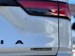 Toyota Sequoia Platinum 4WD (Natl) 2026